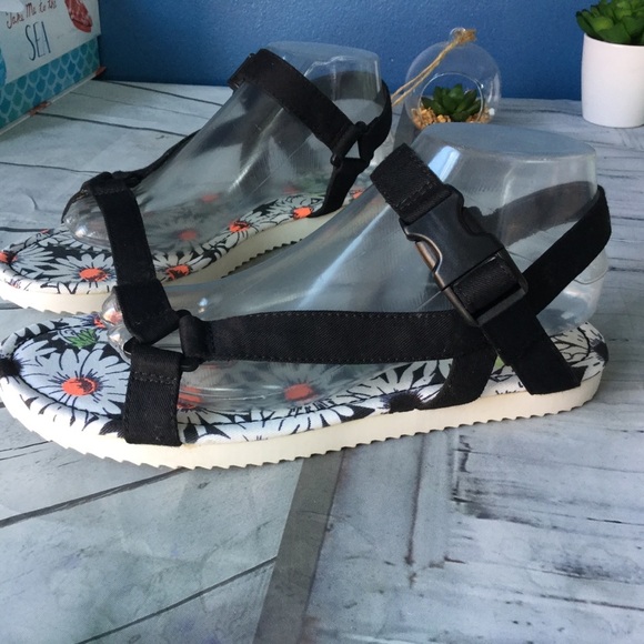 Women's Summer SO Sandals size 9floral print buckle ankle strap white/black - Picture 3 of 6